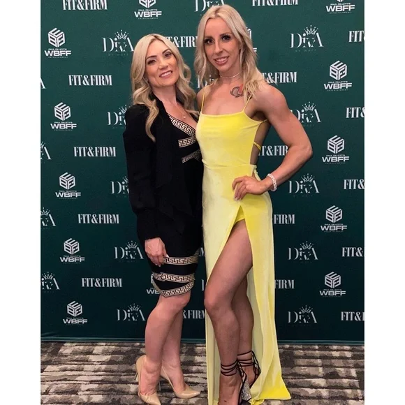 Lucy in the Sky Giana Crushed Velvet Maxi Dress in Yellow size XS - Picture 3 of 3